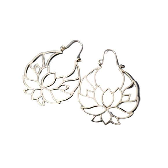 (Silver Color) Lotus Earrings - Picture 2 of 2